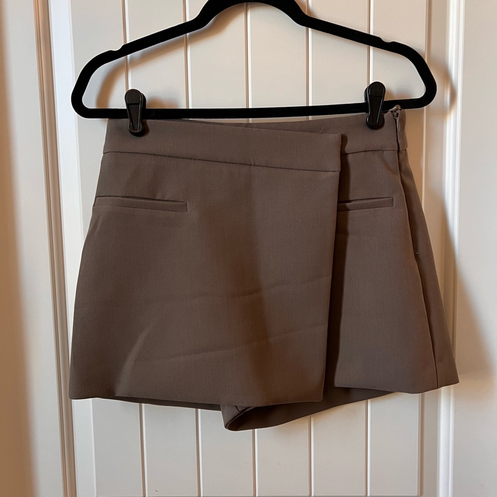 Zara taupe mini skort, new with tags size M